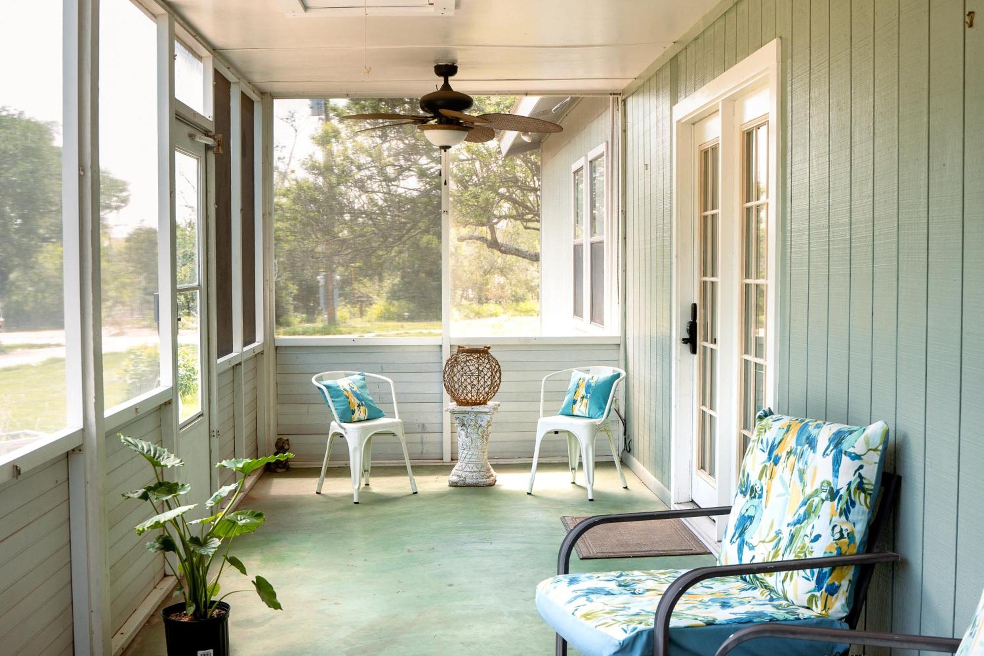 Hadley'S House - A Country 3 Bdrm With Screened-In Porch 뉴 브라운펠스 외부 사진