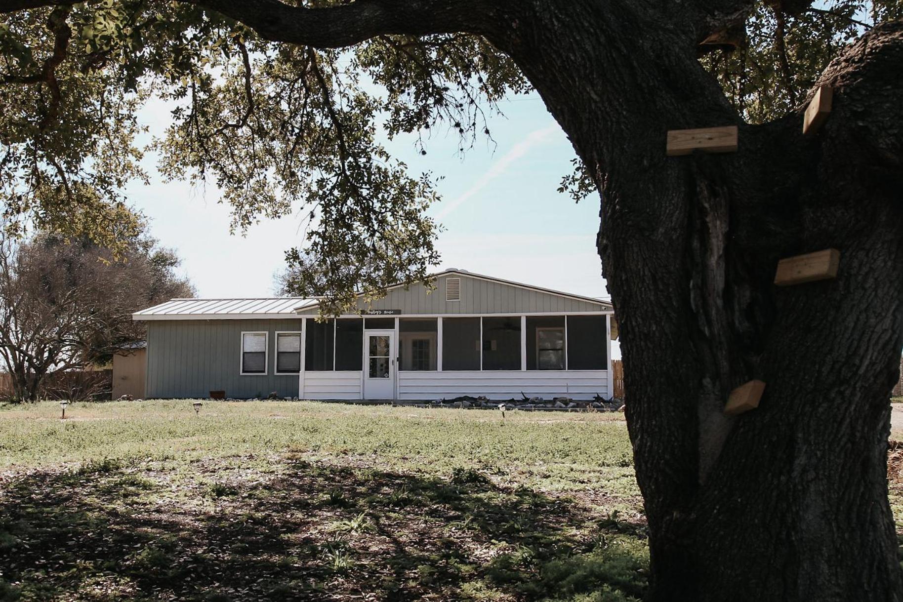 Hadley'S House - A Country 3 Bdrm With Screened-In Porch 뉴 브라운펠스 외부 사진